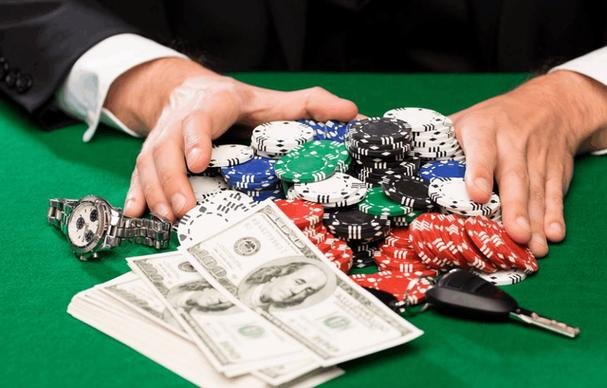 Tampilan meja Caribbean Stud Poker dengan dealer langsung di jepang bet